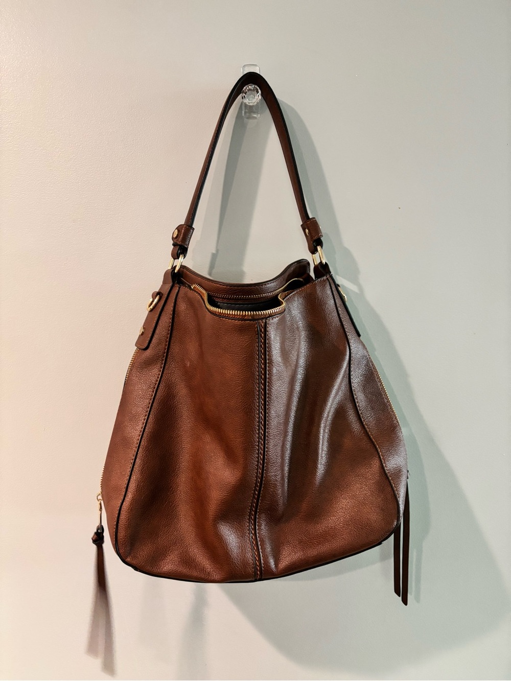 Realer Brown Leather Shoulder Bag with Gold Accents